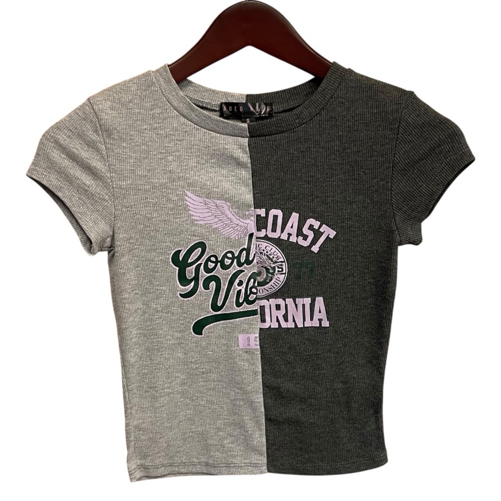 💖 5 for $25 💖 Faded Rose Split Graphic Tee Size Small
